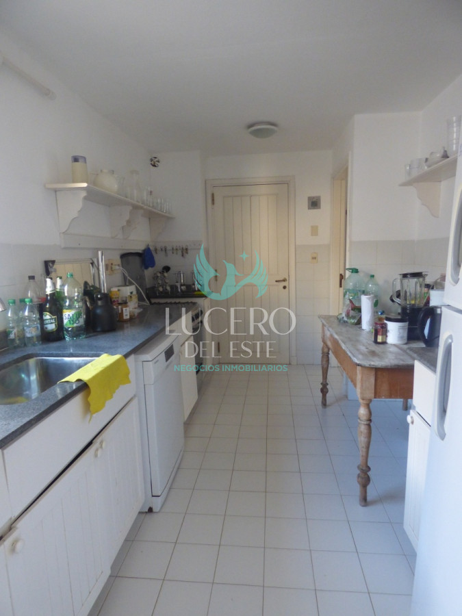 Apartamento ID.56 - Alquiler Departamento 3 Dorm + 1 en PH, con terraza y Jacuzzi 