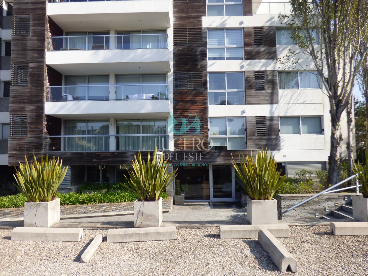 Apartamento ID.394 - Venta Departamento 4 Dorm en Suite Frente al Mar con 2 cocheras