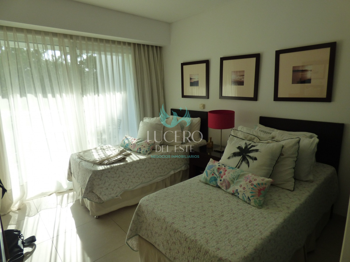 Apartamento ID.394 - Venta Departamento 4 Dorm en Suite Frente al Mar con 2 cocheras