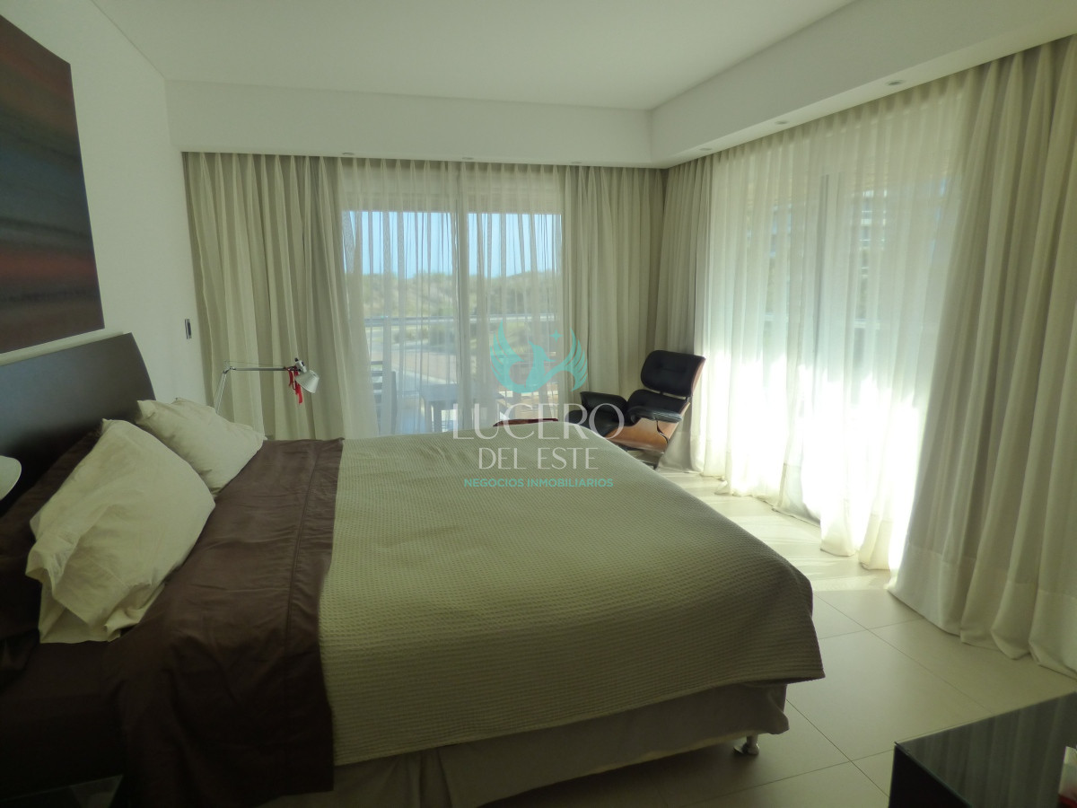 Apartamento ID.394 - Venta Departamento 4 Dorm en Suite Frente al Mar con 2 cocheras