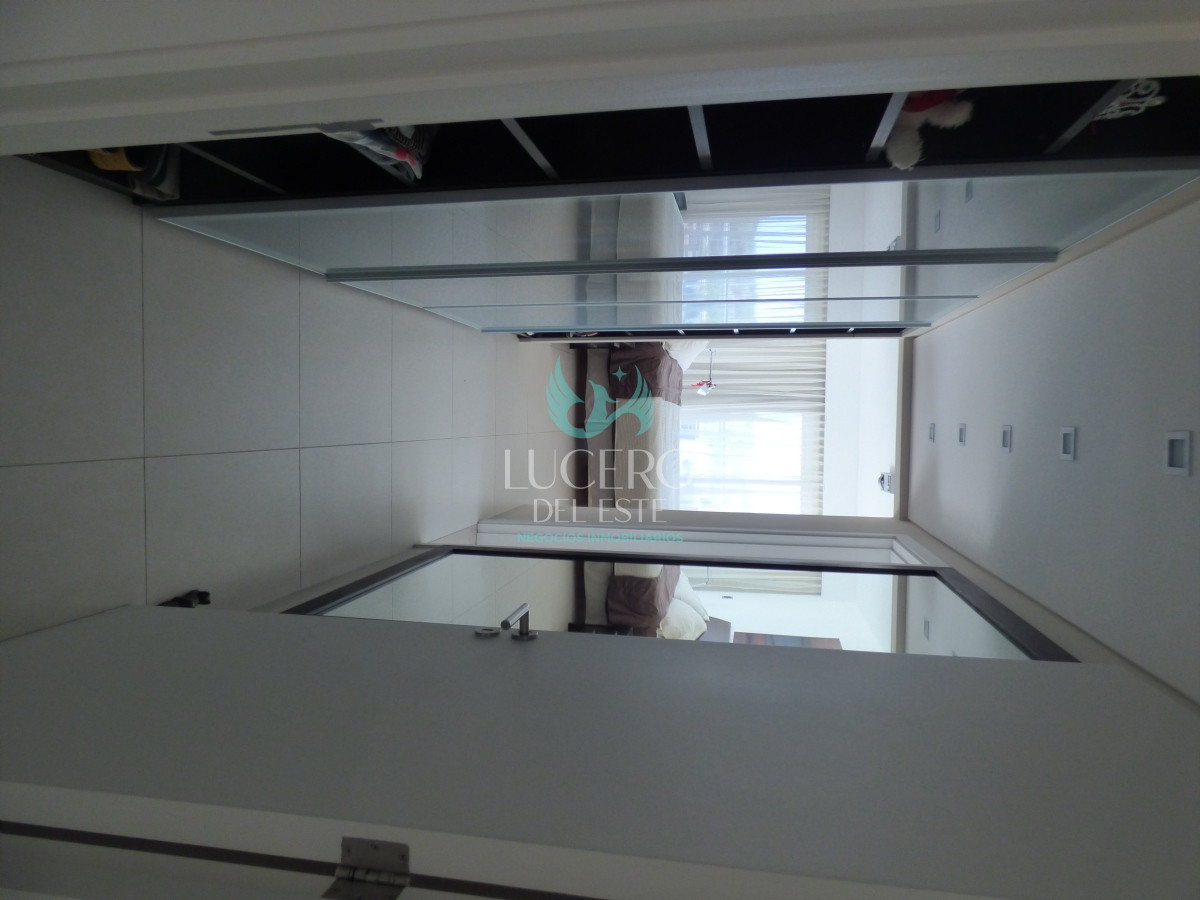 Apartamento ID.394 - Venta Departamento 4 Dorm en Suite Frente al Mar con 2 cocheras