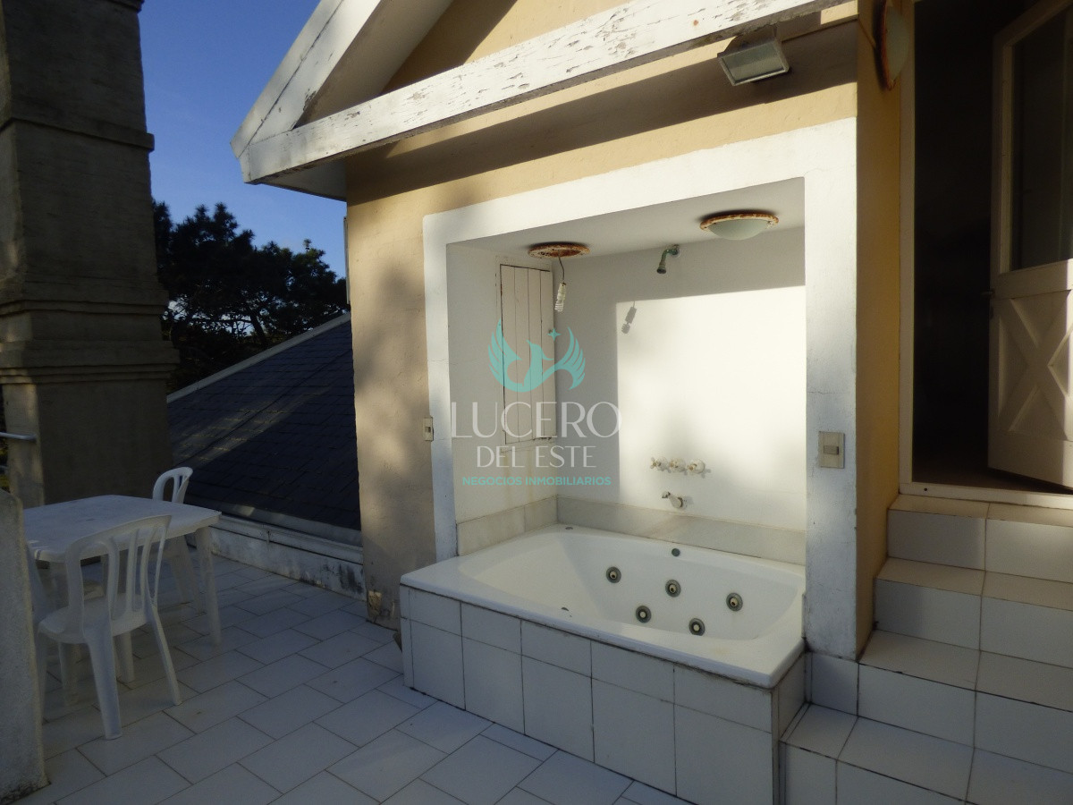 Apartamento ID.56 - Alquiler Departamento 3 Dorm + 1 en PH, con terraza y Jacuzzi 