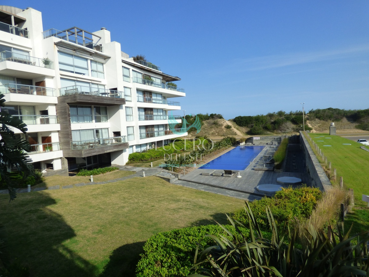 Apartamento ID.394 - Venta Departamento 4 Dorm en Suite Frente al Mar con 2 cocheras