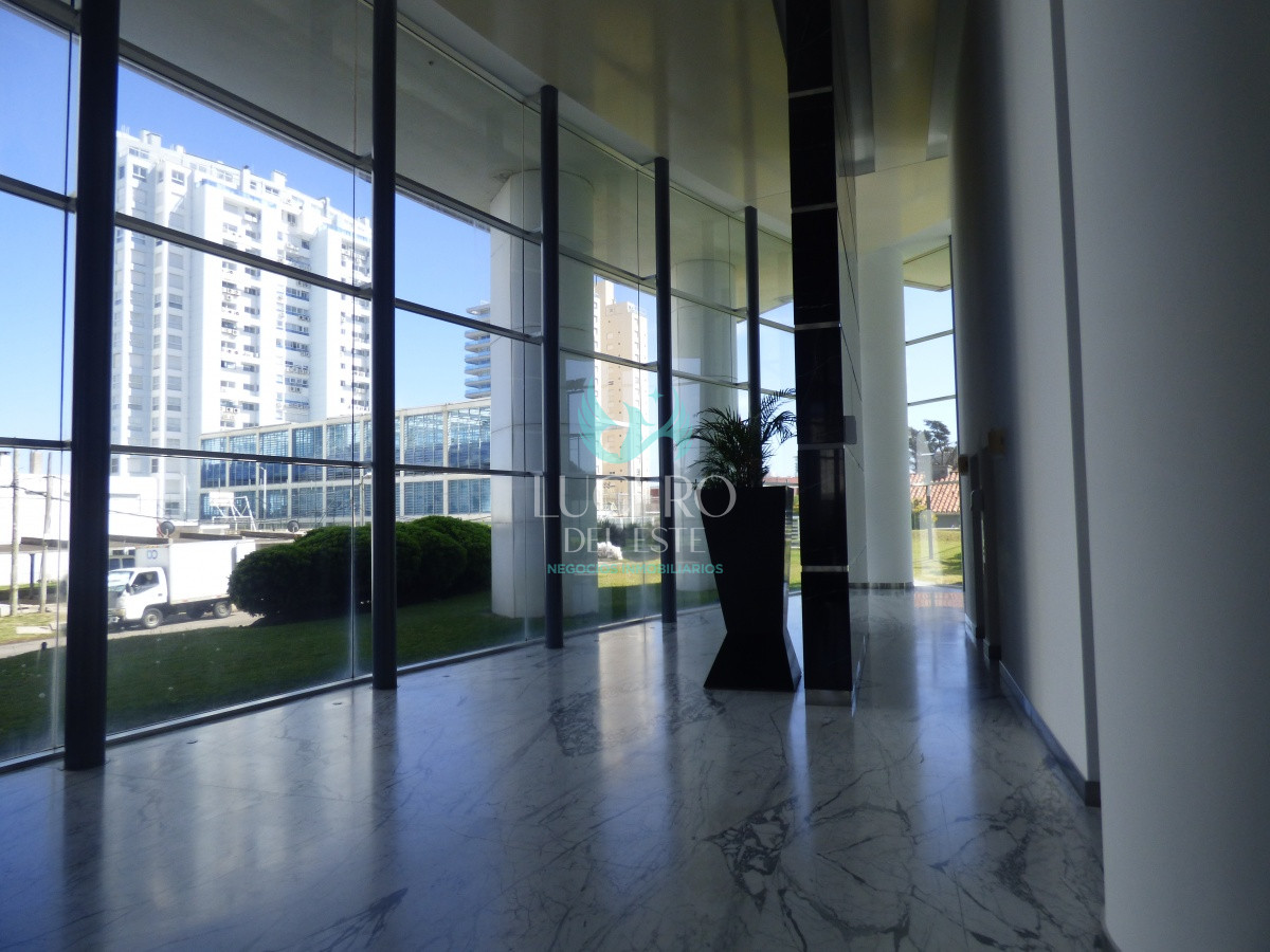 Apartamento ID.54 - Vendo y Alquilo Departamento de 2 Dorm en Season Tower