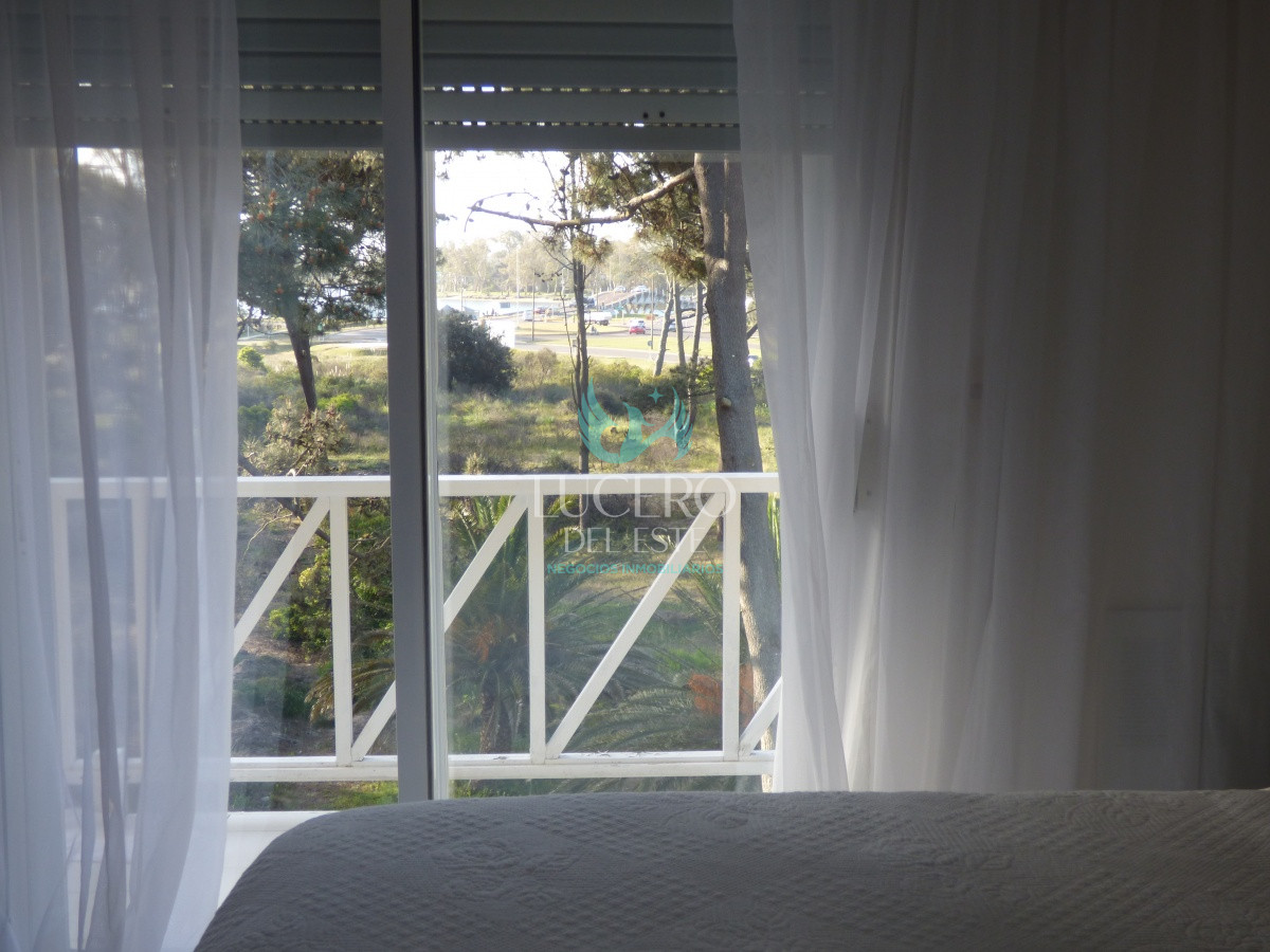 Apartamento ID.56 - Alquiler Departamento 3 Dorm + 1 en PH, con terraza y Jacuzzi 