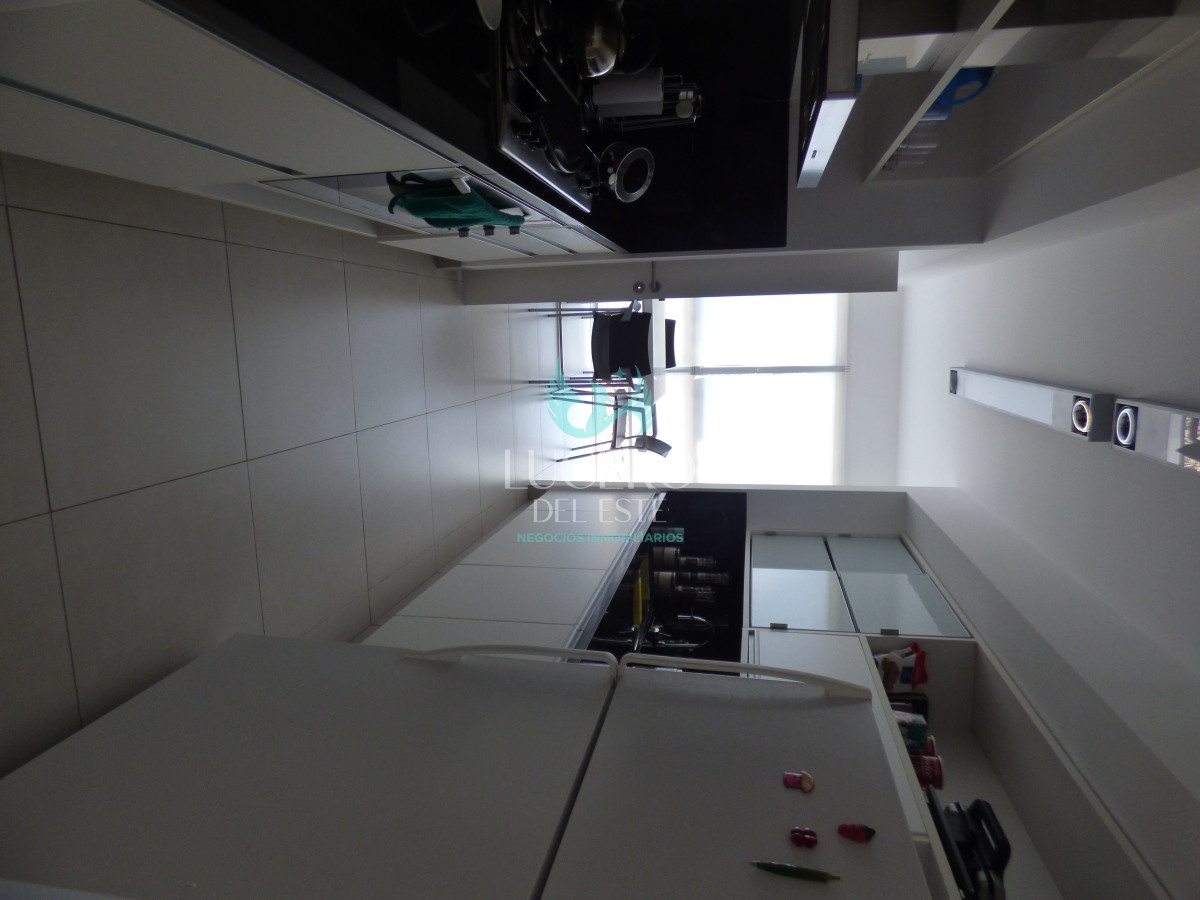 Apartamento ID.394 - Venta Departamento 4 Dorm en Suite Frente al Mar con 2 cocheras