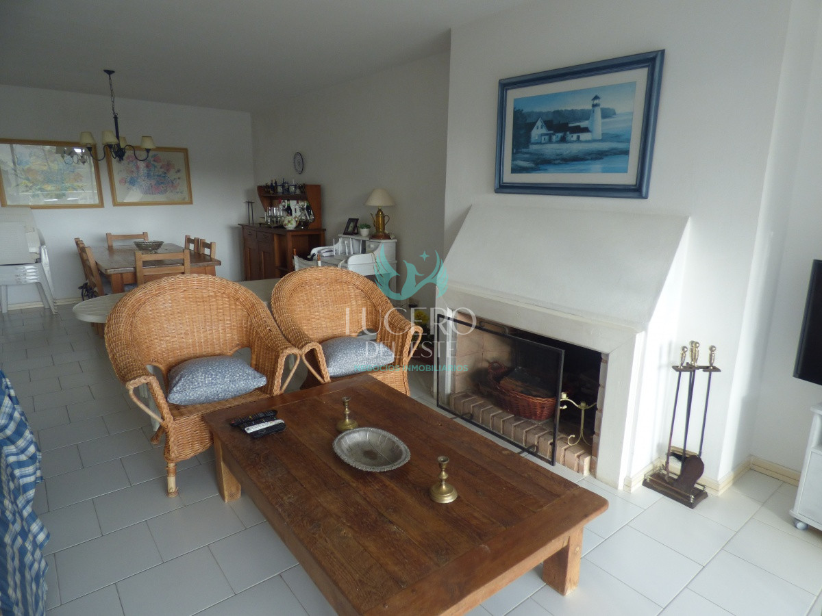 Apartamento ID.55 - Alquilo Departamento  2 Dorm 2 Baños al Frente del Mar