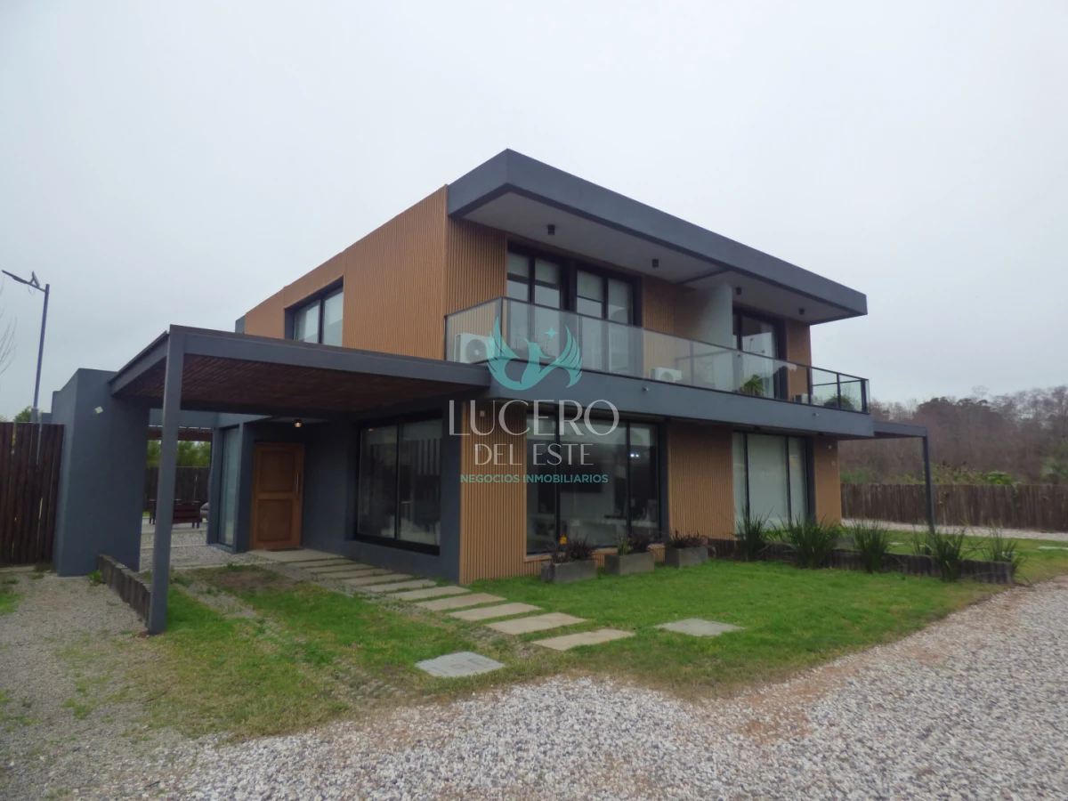 Casa ID.1845 - Alquilo Casa de 3 Dorm 3 Baños en Las Grutas Village