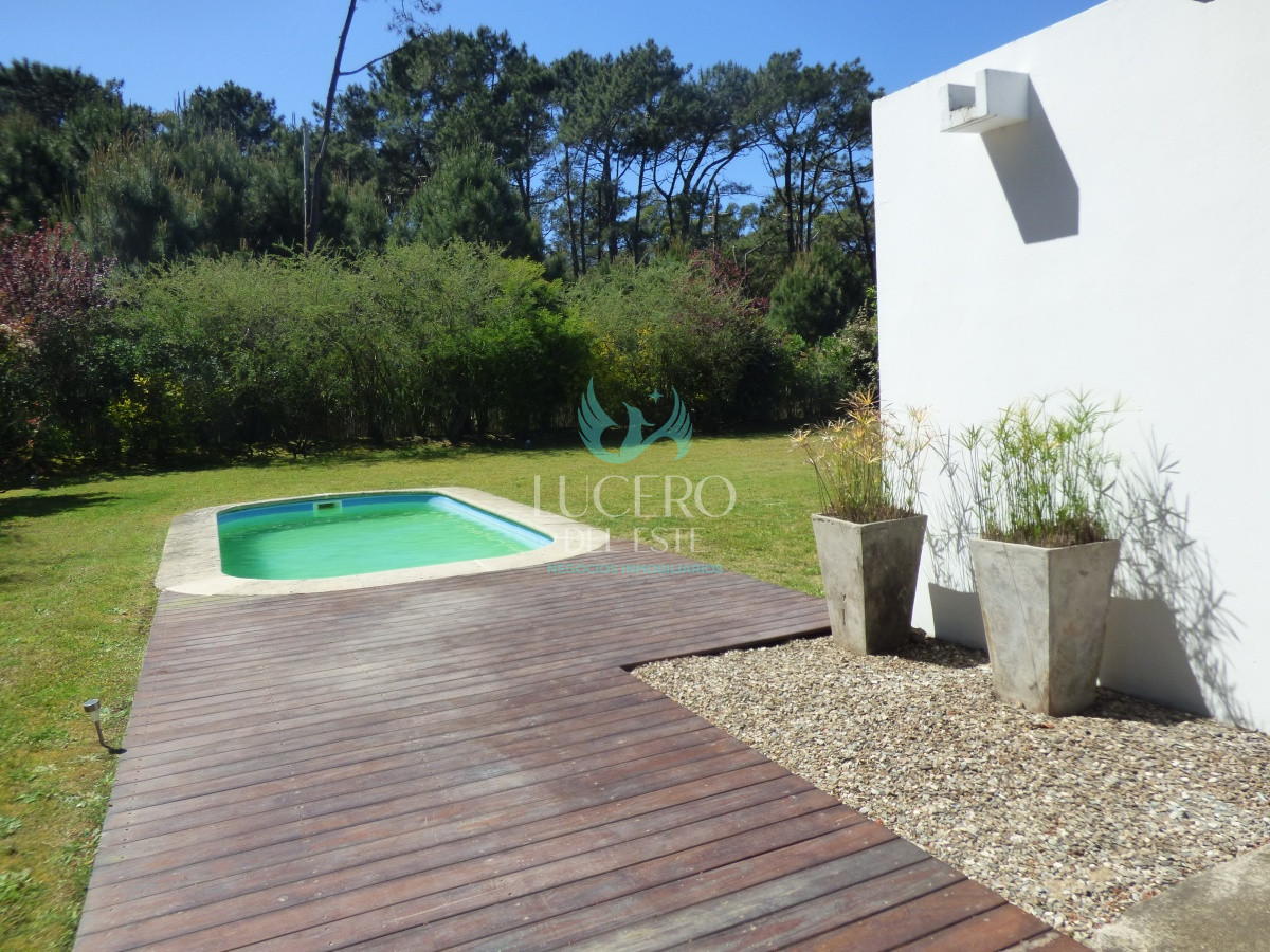 Casa ID.68 - Alquilo Casa 3 Dormitorios más Dependencia de Servicio 