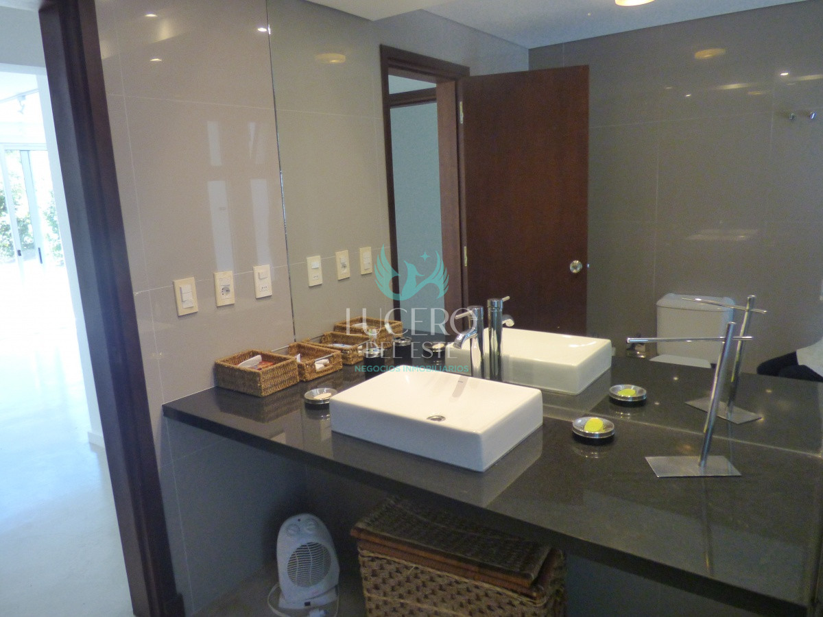 Casa ID.68 - Alquilo Casa 3 Dormitorios más Dependencia de Servicio 