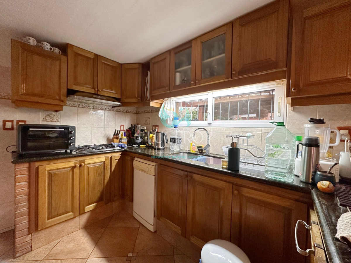 Casa ID.1548 - Vendo casa 4 dormitorios y 3 baños con Piscina climatizada