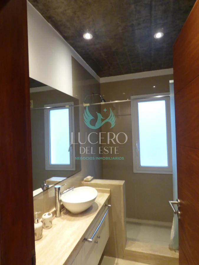 Casa ID.1541 - ALQUILO casa de 3 Dorm en el Tesoro