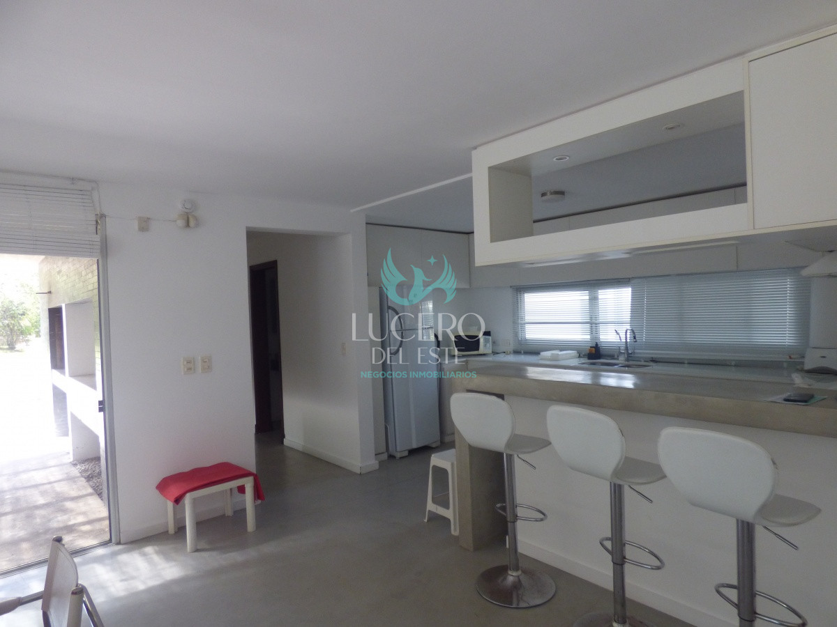 Casa ID.68 - Alquilo Casa 3 Dormitorios más Dependencia de Servicio 