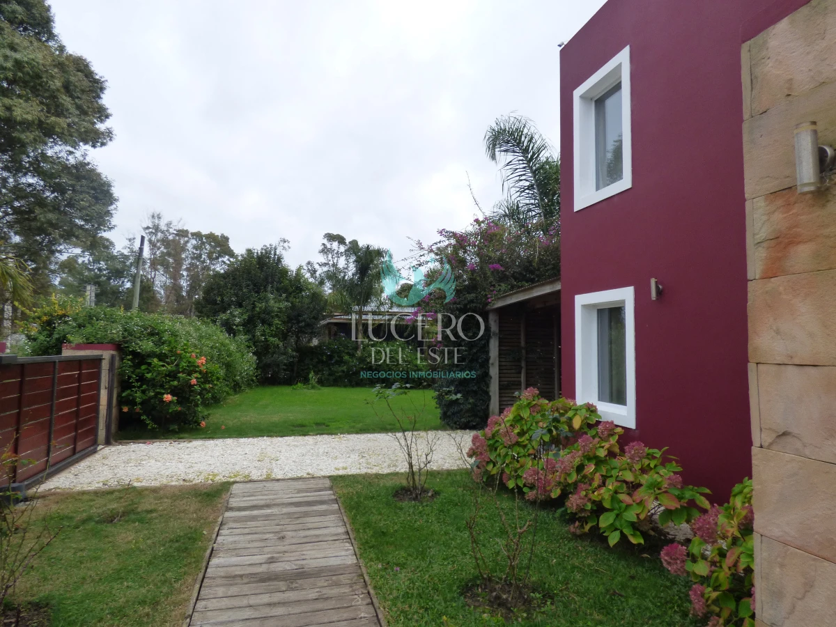 Casa ID.1541 - ALQUILO casa de 3 Dorm en el Tesoro