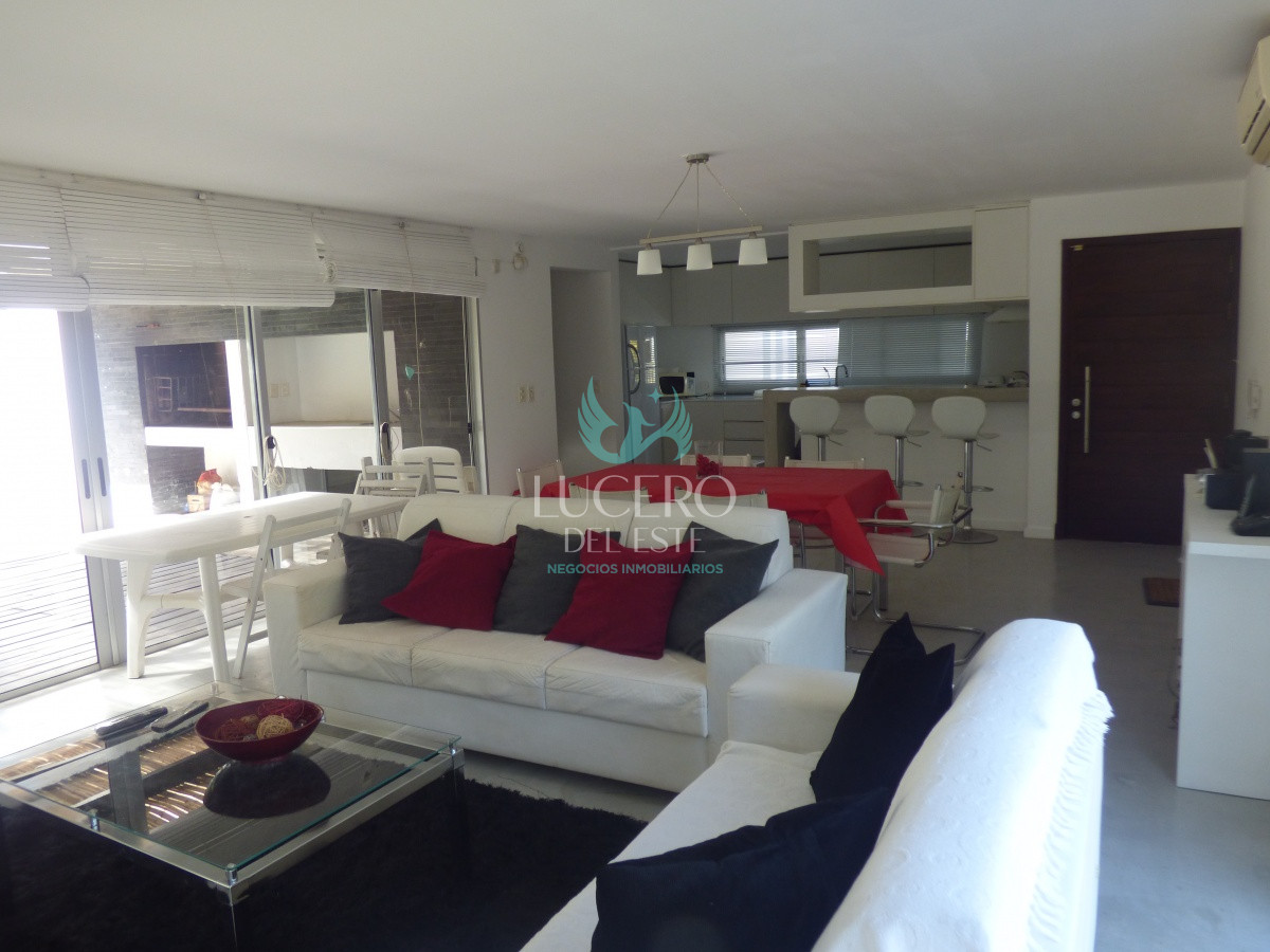 Casa ID.68 - Alquilo Casa 3 Dormitorios más Dependencia de Servicio 