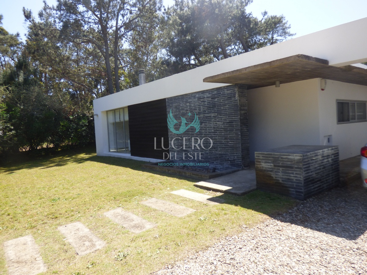 Casa ID.68 - Alquilo Casa 3 Dormitorios más Dependencia de Servicio 