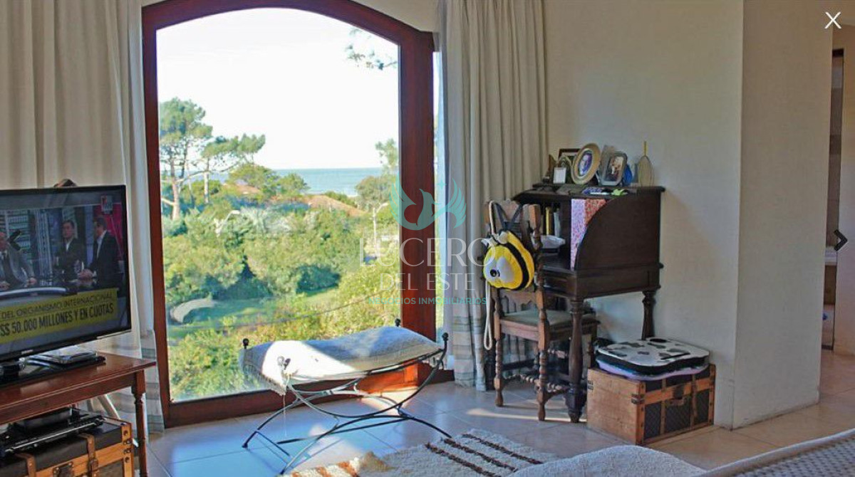 Casa ID.398 - Casa en Golf 4 Dorm 3 baños 1318mts2 en el Golf