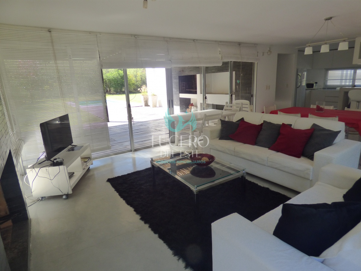 Casa ID.68 - Alquilo Casa 3 Dormitorios más Dependencia de Servicio 