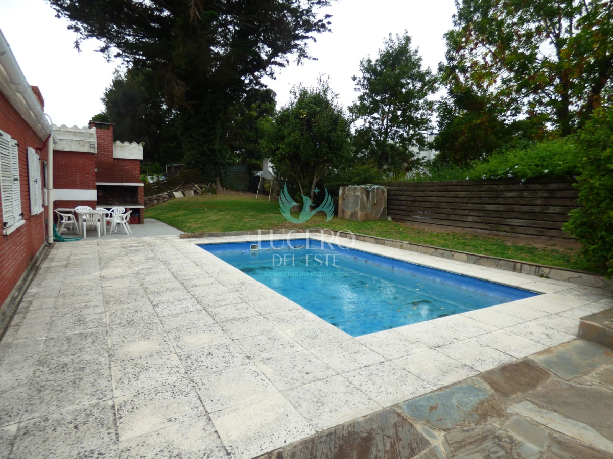 Casa ID.1713 - Alquiler anual casa de 5 Dorm 3 Baños 