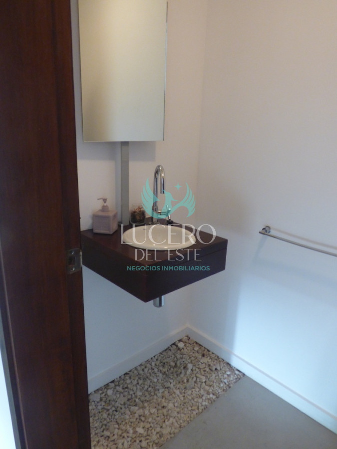 Casa ID.68 - Alquilo Casa 3 Dormitorios más Dependencia de Servicio 