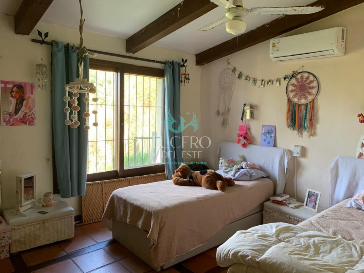 Casa ID.398 - Casa en Golf 4 Dorm 3 baños 1318mts2 en el Golf