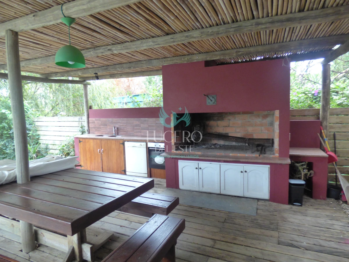 Casa ID.1541 - ALQUILO casa de 3 Dorm en el Tesoro