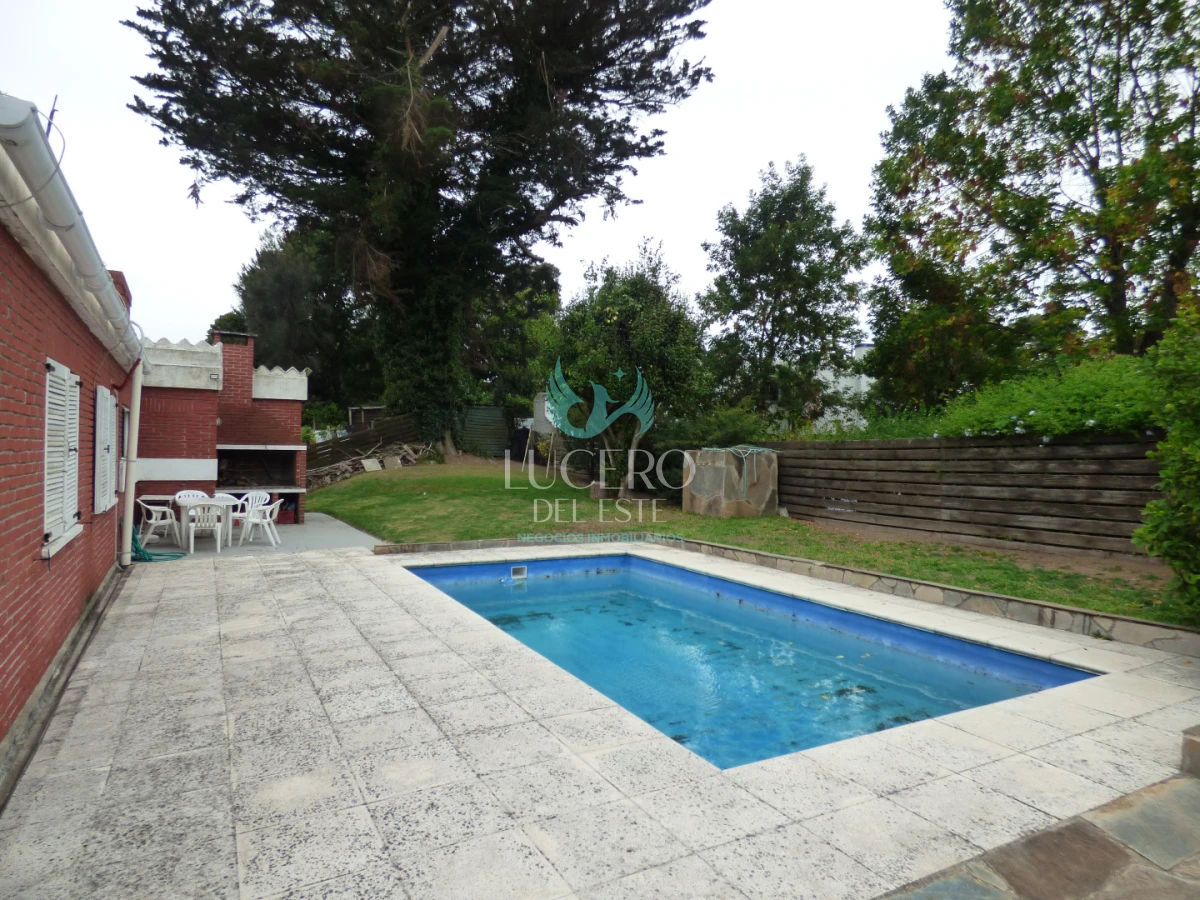 Casa ID.1713 - Alquiler anual casa de 5 Dorm 3 Baños 