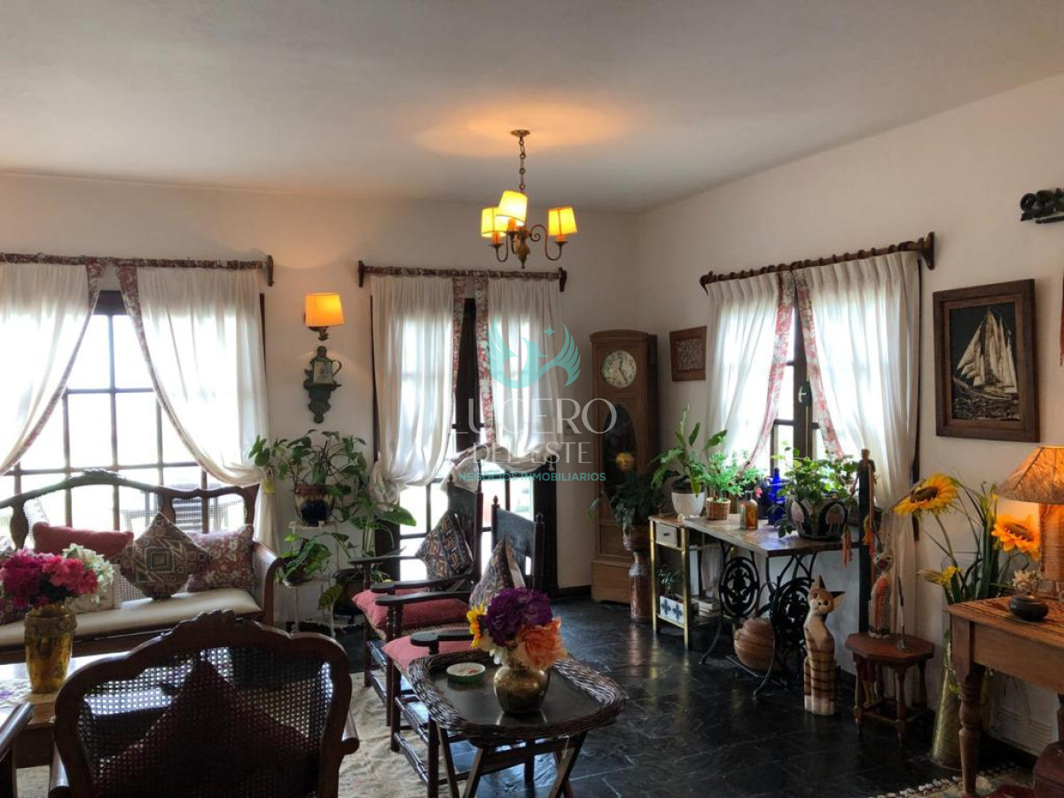 Casa ID.98 - Vendo Casa de 5 Ambientes en Montoya