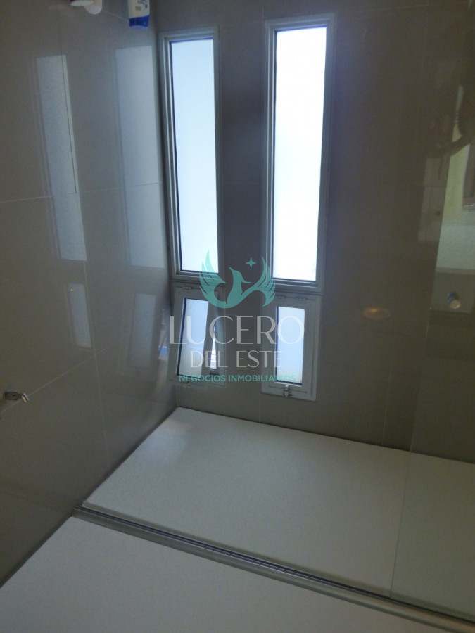 Casa ID.68 - Alquilo Casa 3 Dormitorios más Dependencia de Servicio 