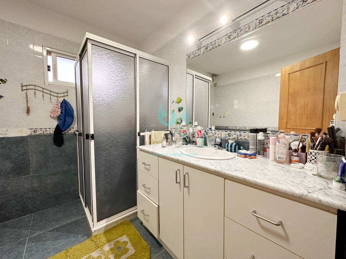 Casa ID.1548 - Vendo casa 4 dormitorios y 3 baños con Piscina climatizada