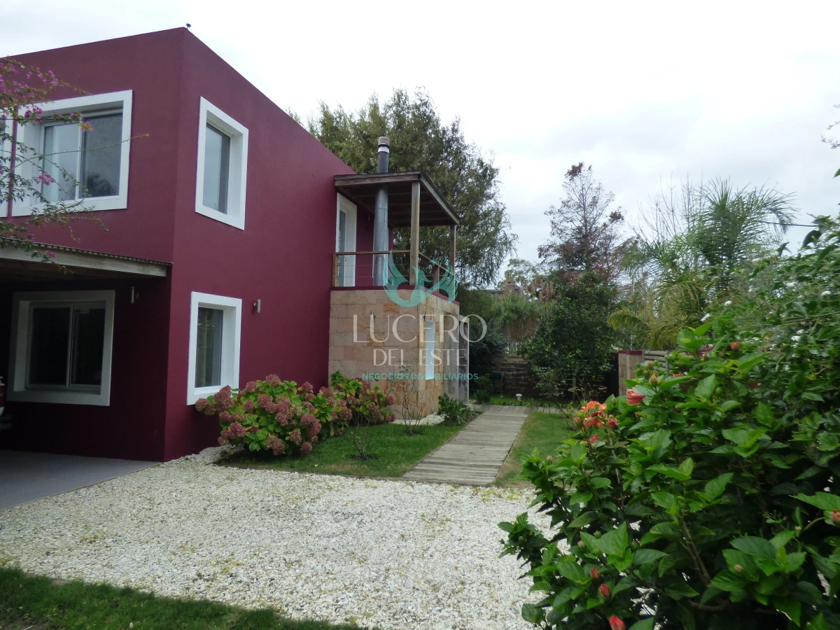 Casa ID.1541 - ALQUILO casa de 3 Dorm en el Tesoro