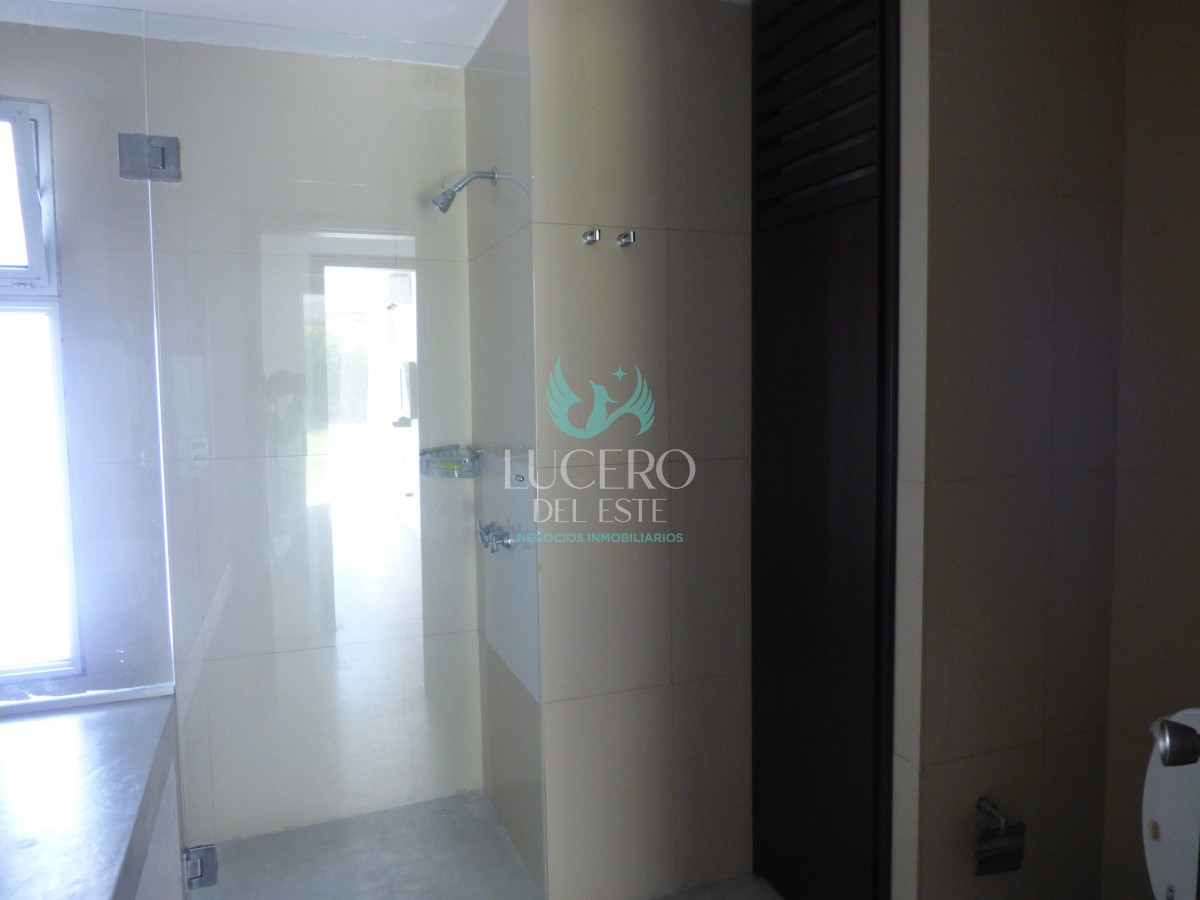 Casa ID.68 - Alquilo Casa 3 Dormitorios más Dependencia de Servicio 