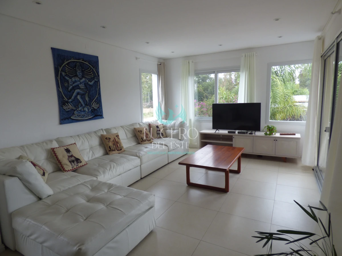 Casa ID.1541 - ALQUILO casa de 3 Dorm en el Tesoro