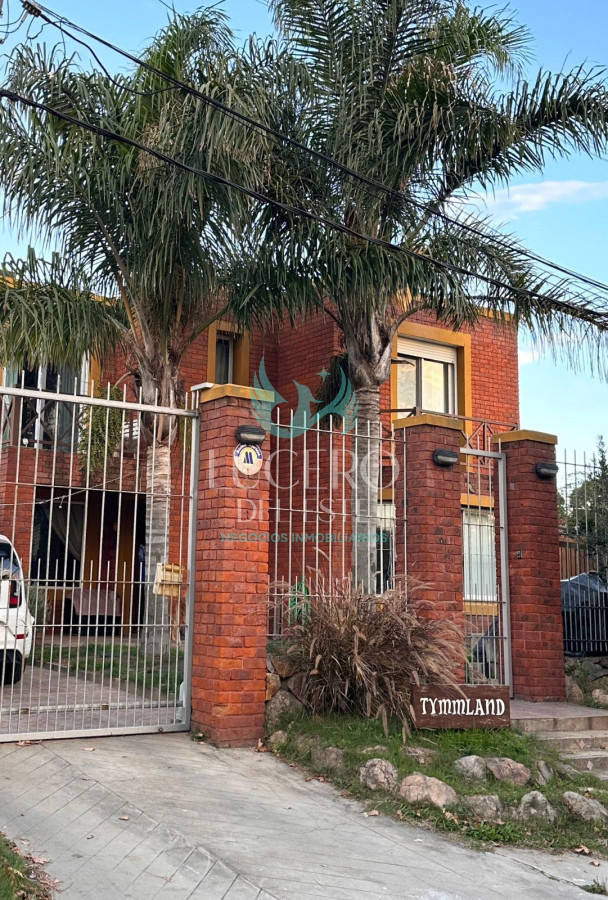 Casa ID.1548 - Vendo casa 4 dormitorios y 3 baños con Piscina climatizada