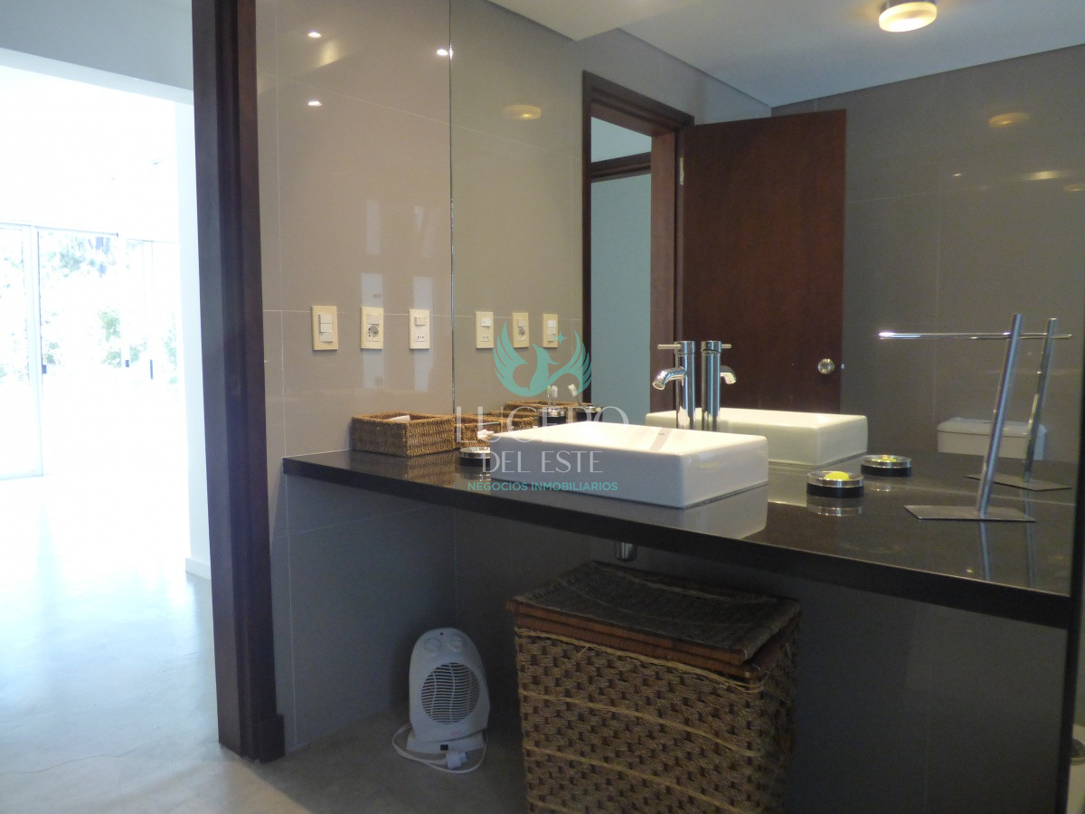 Casa ID.68 - Alquilo Casa 3 Dormitorios más Dependencia de Servicio 