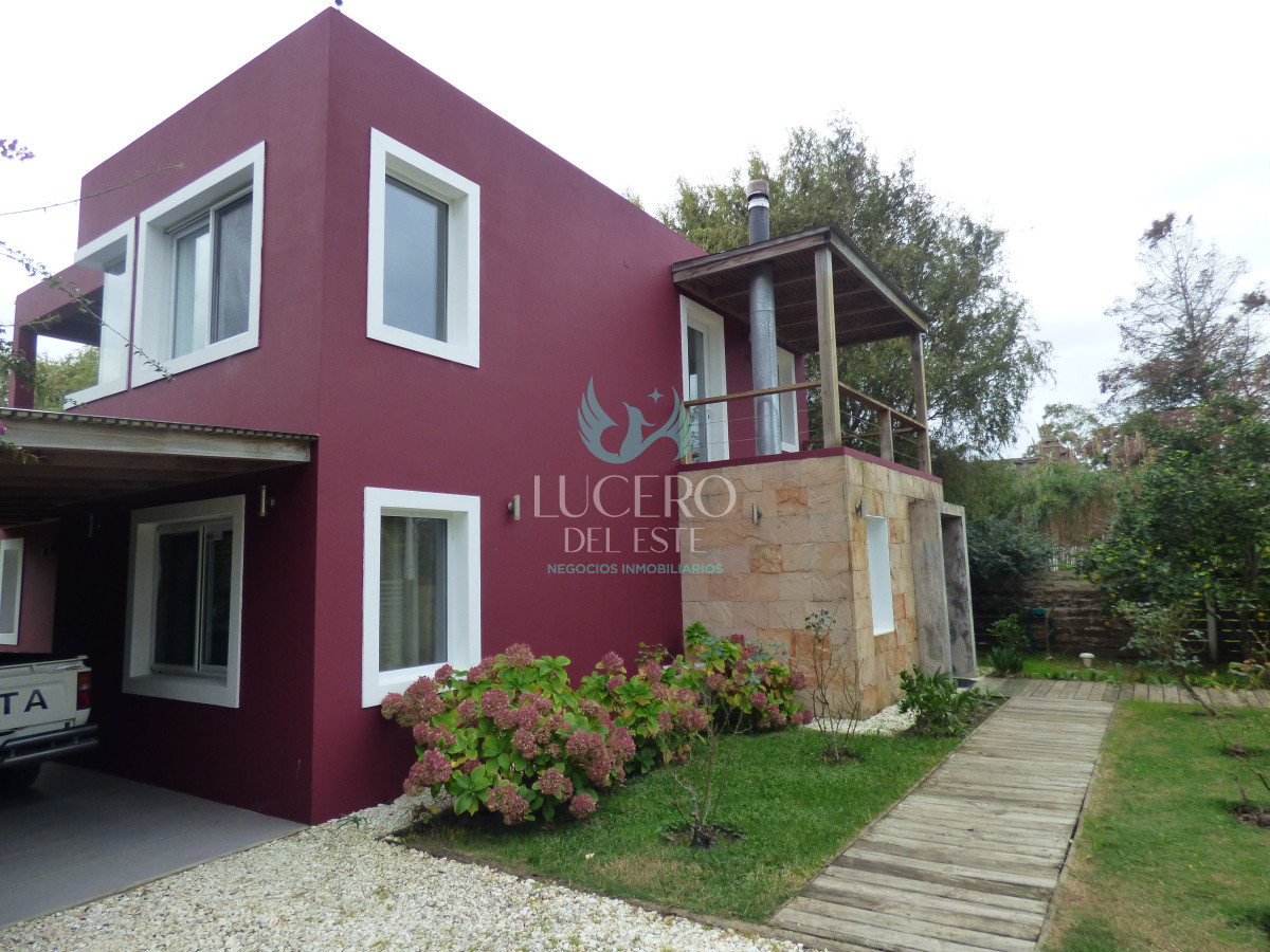 Casa ID.1541 - ALQUILO casa de 3 Dorm en el Tesoro