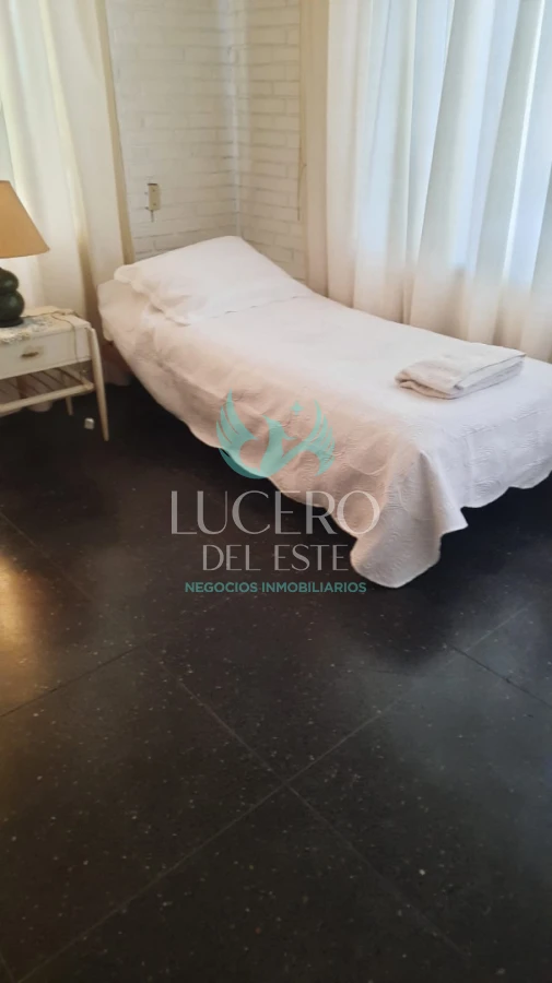 Casa ID.1713 - Alquiler anual casa de 5 Dorm 3 Baños 