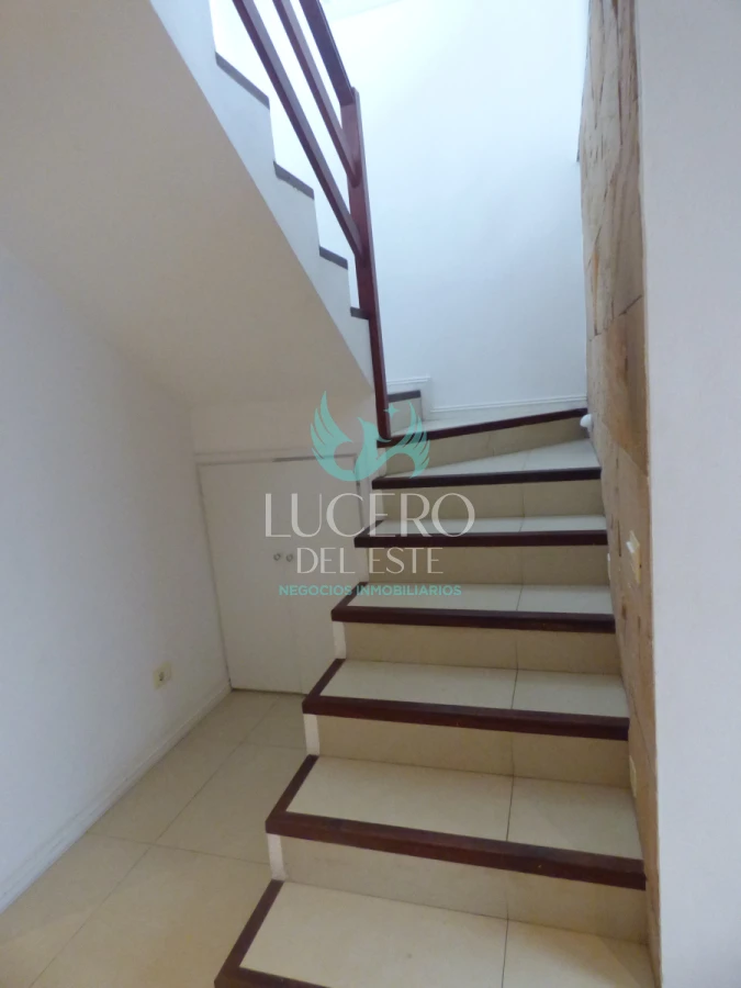 Casa ID.1541 - ALQUILO casa de 3 Dorm en el Tesoro