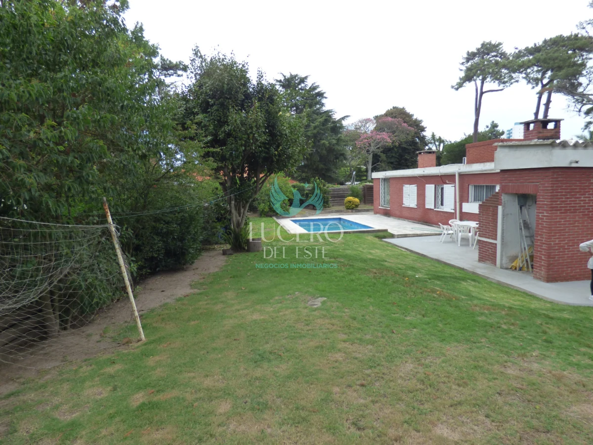 Casa ID.1713 - Alquiler anual casa de 5 Dorm 3 Baños 