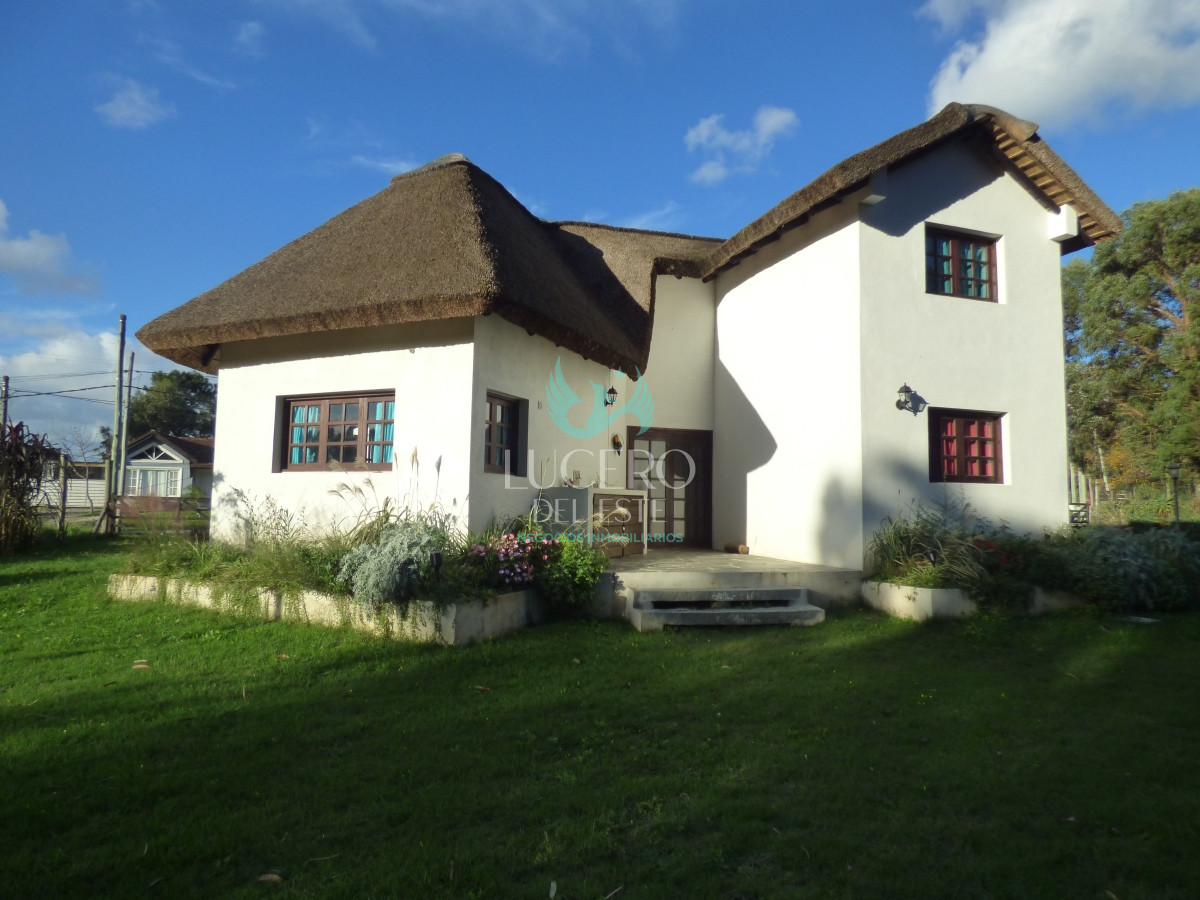 Casa ID.777 - Vendo Casa 3 Dorm 2 Baños más 2 dtos de 1 Dorm