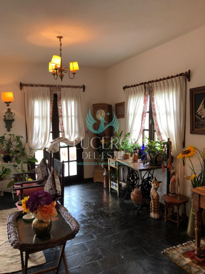 Casa ID.98 - Vendo Casa de 5 Ambientes en Montoya