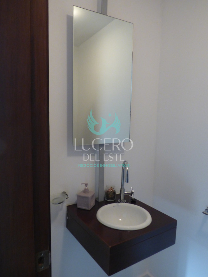 Casa ID.68 - Alquilo Casa 3 Dormitorios más Dependencia de Servicio 