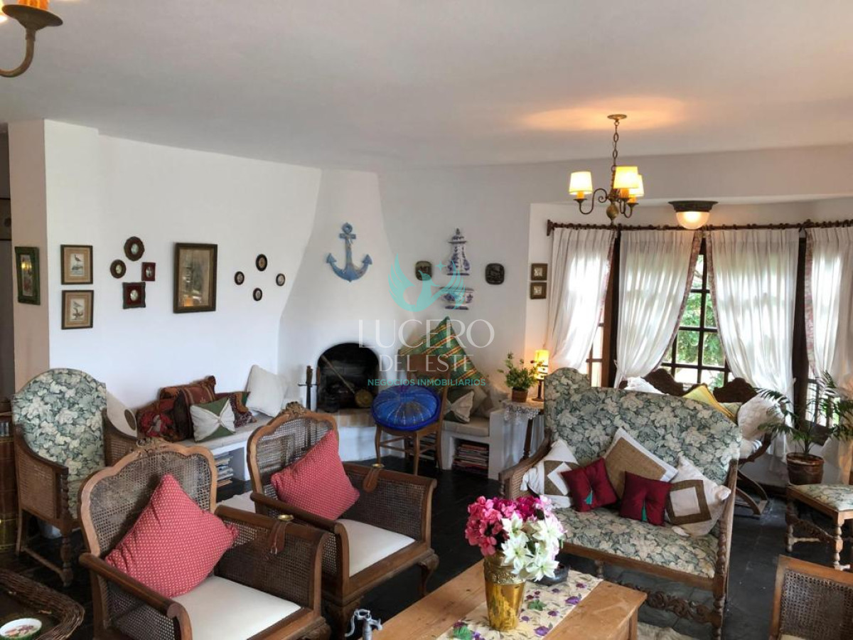Casa ID.98 - Vendo Casa de 5 Ambientes en Montoya