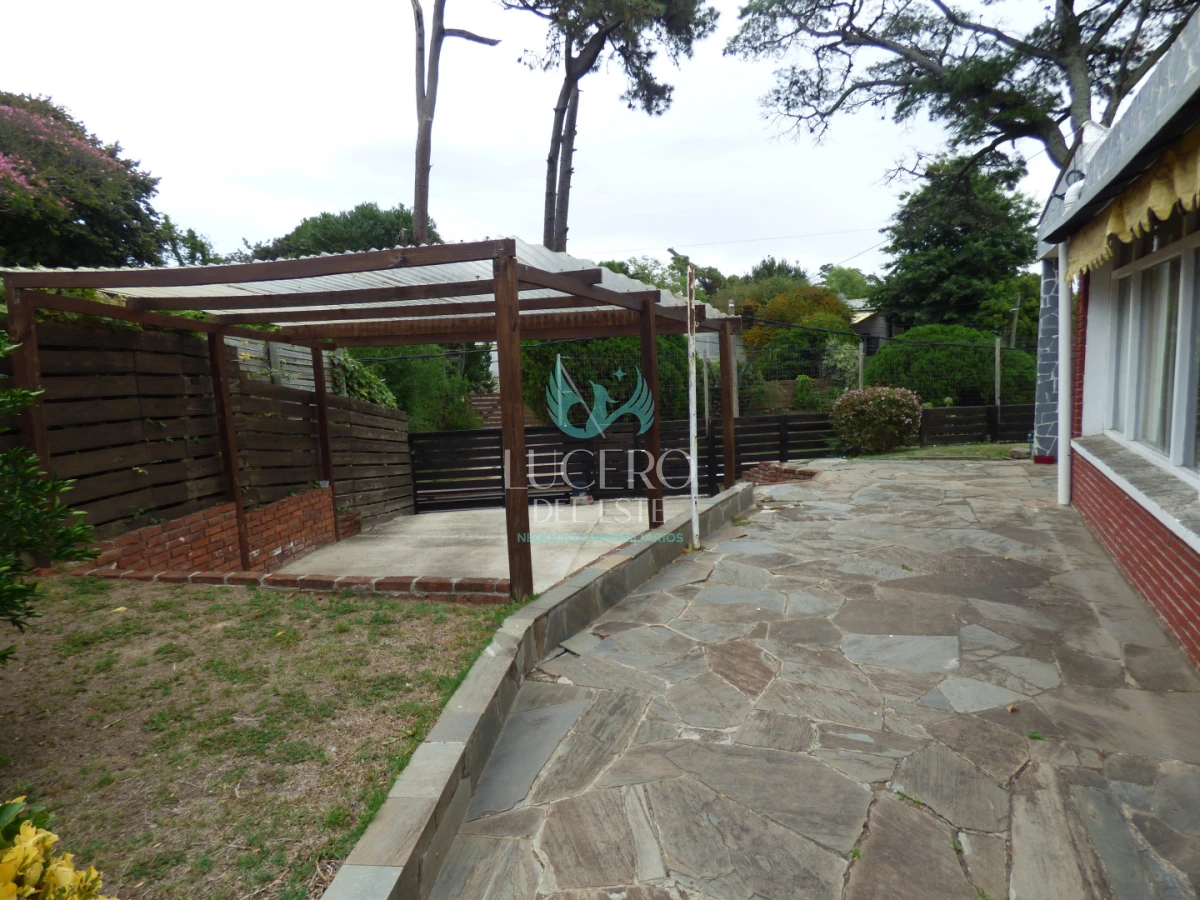 Casa ID.1713 - Alquiler anual casa de 5 Dorm 3 Baños 