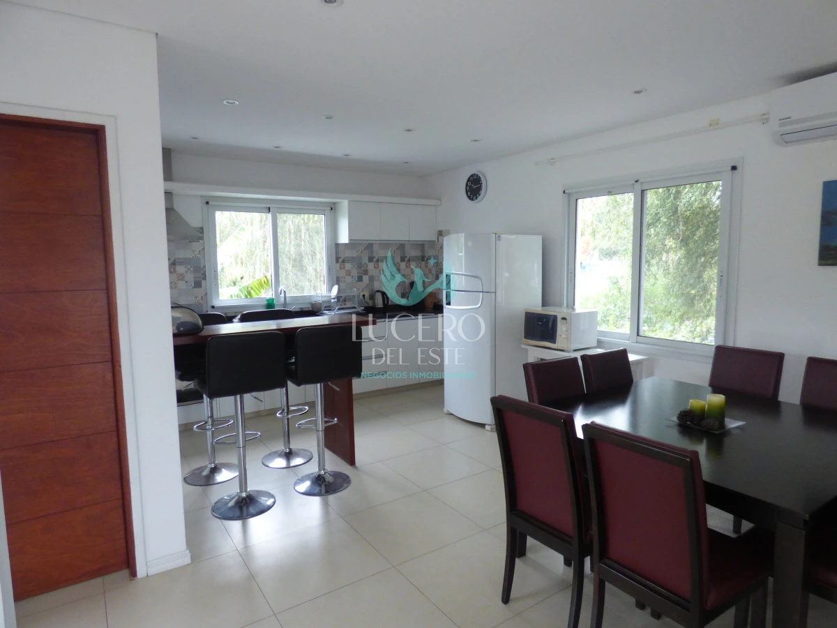 Casa ID.1541 - ALQUILO casa de 3 Dorm en el Tesoro