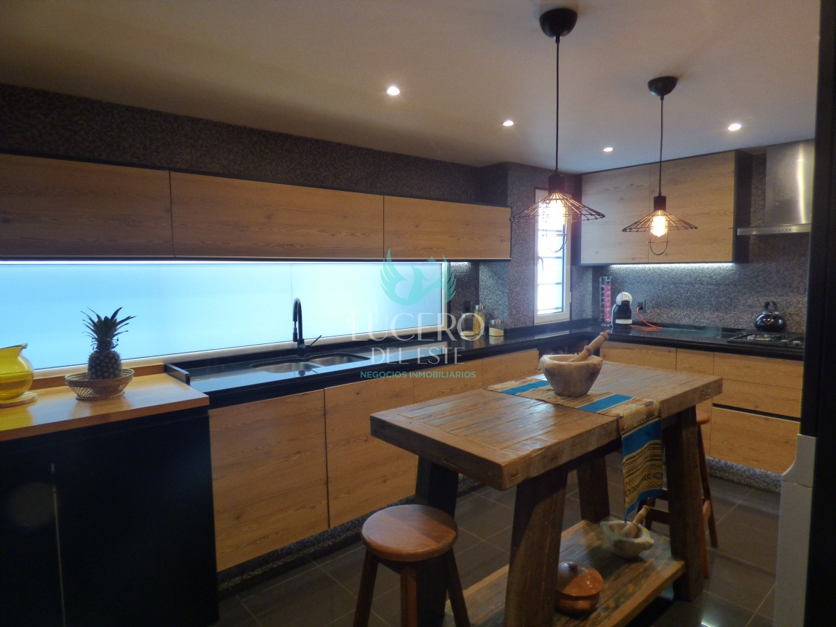 Casa ID.248 - Vendo Casa 6 Dorm 7 Baños Exclusiva, Frente al Mar