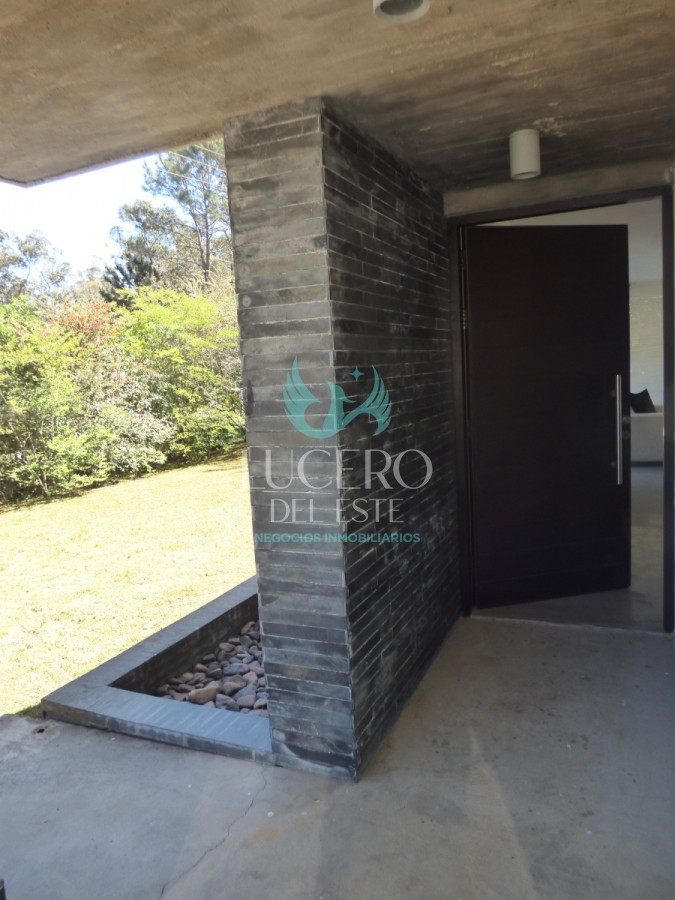 Casa ID.68 - Alquilo Casa 3 Dormitorios más Dependencia de Servicio 