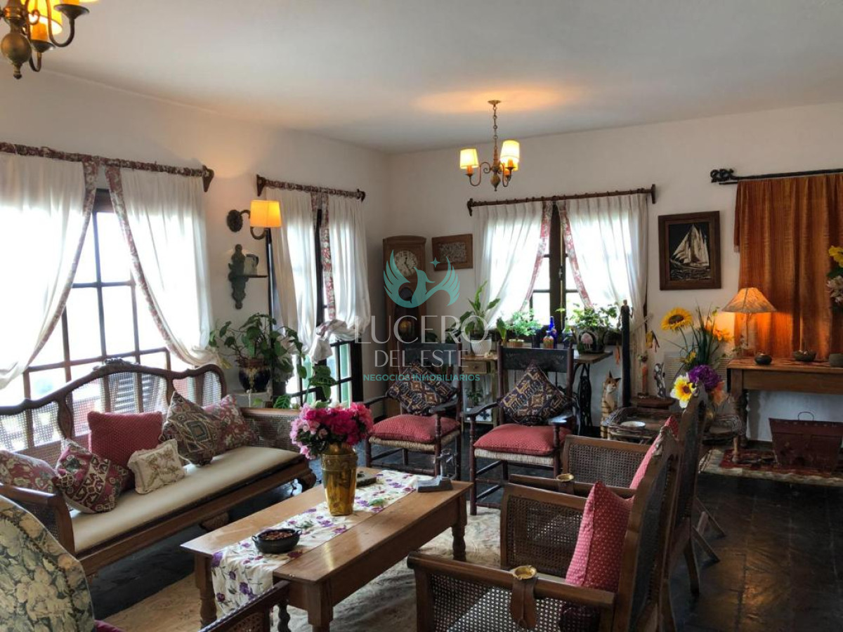 Casa ID.98 - Vendo Casa de 5 Ambientes en Montoya