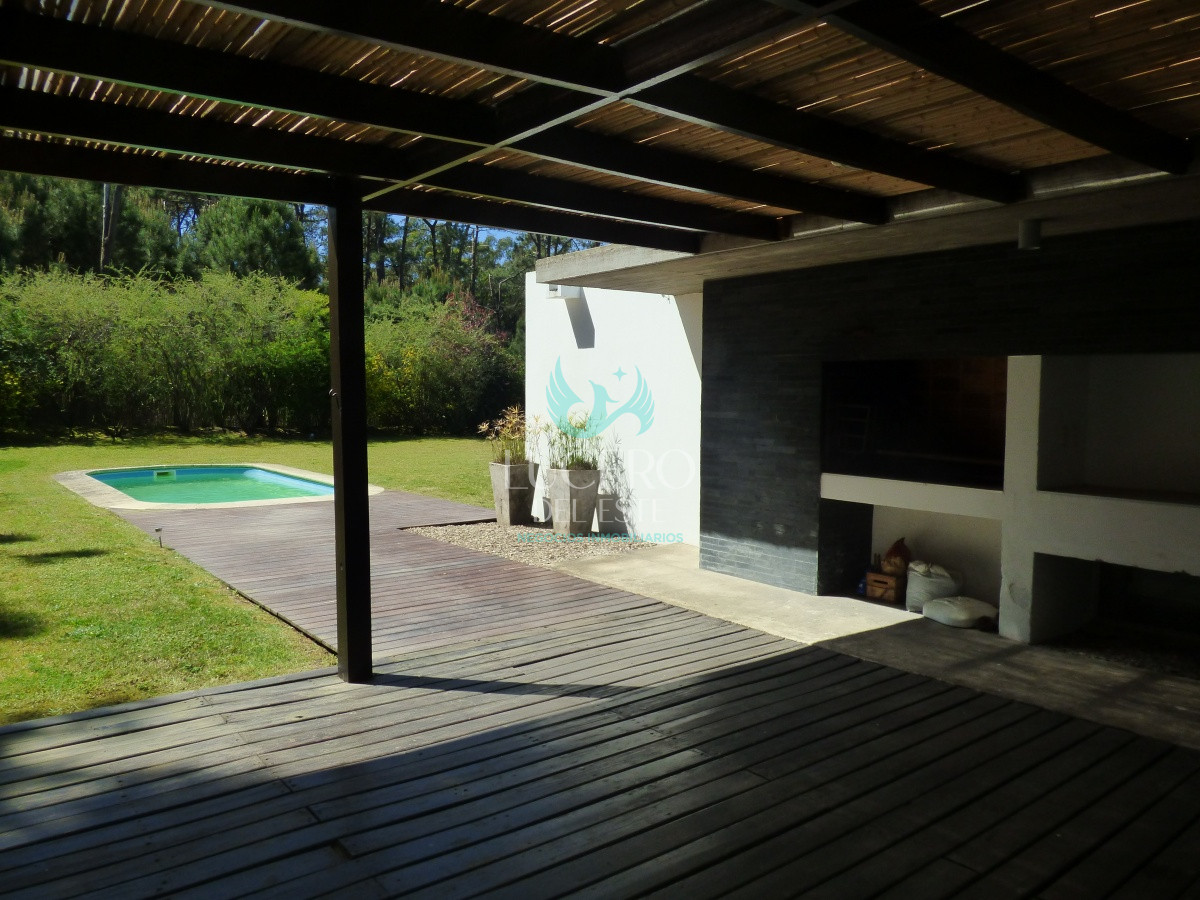 Casa ID.68 - Alquilo Casa 3 Dormitorios más Dependencia de Servicio 