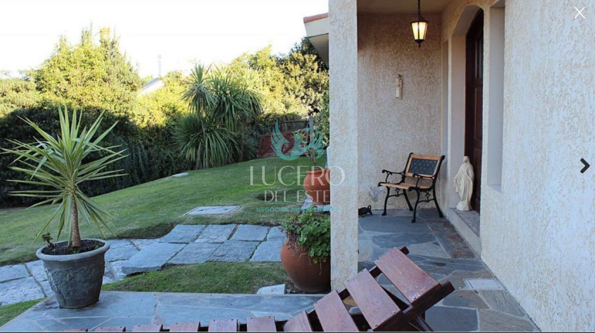 Casa ID.398 - Casa en Golf 4 Dorm 3 baños 1318mts2 en el Golf